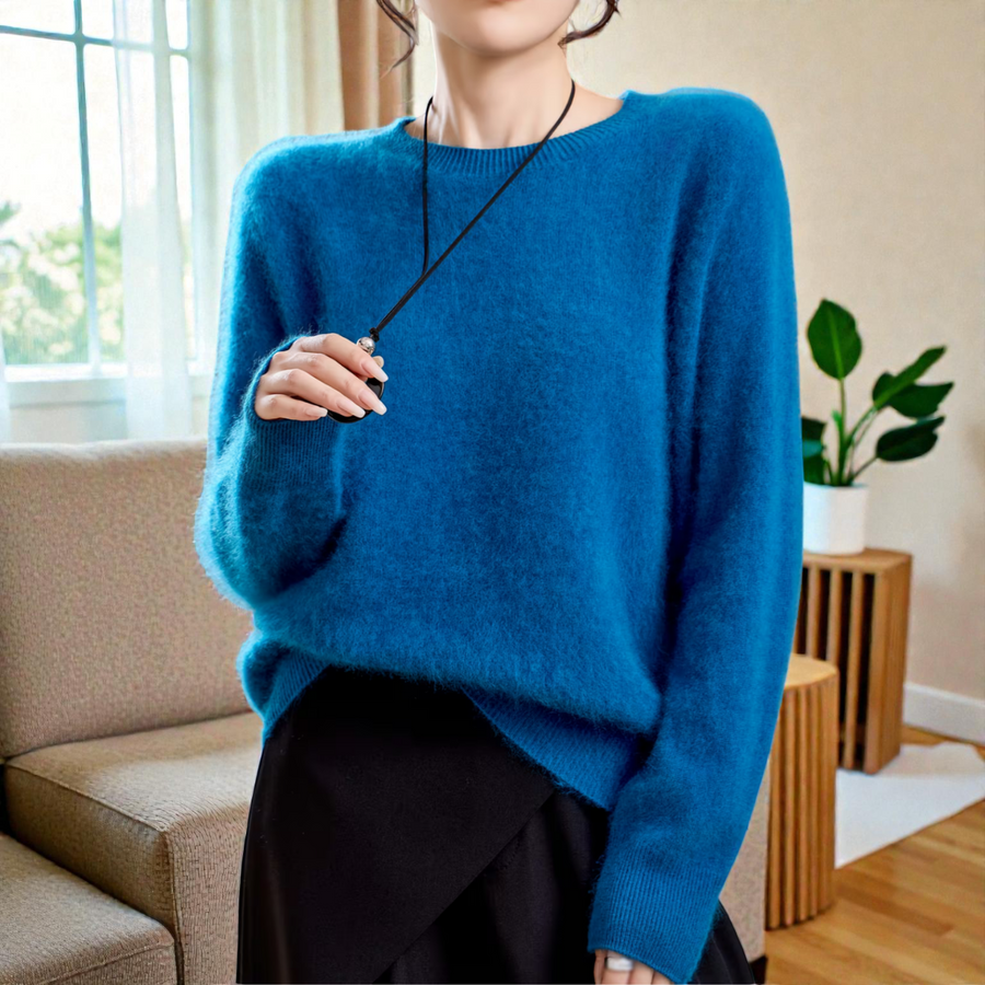 Pull Col Rond Coupe Ample — vue portée de trois-quarts, allure raffinée