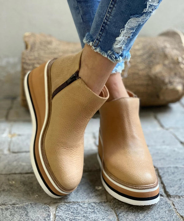 Bottines Clara — vue de profil montrant la coupe élégante