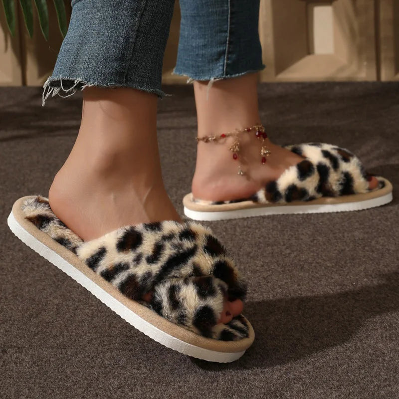 Chaussons ouverts confort — vue de face en buste