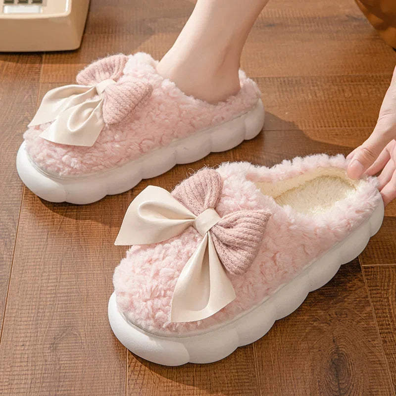 Chaussons fermés à nœud élégant — vue de l'intérieur doublé