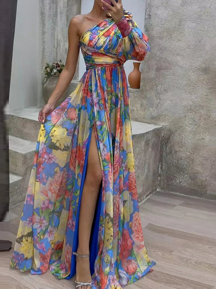 Coleen | Une maxi-robe à la mode avec des épaules recoupées