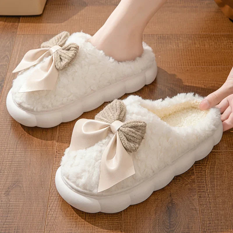 Chaussons fermés à nœud élégant — vue de profil