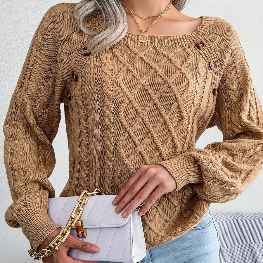 Pull col rond — détail du col rond et des finitions