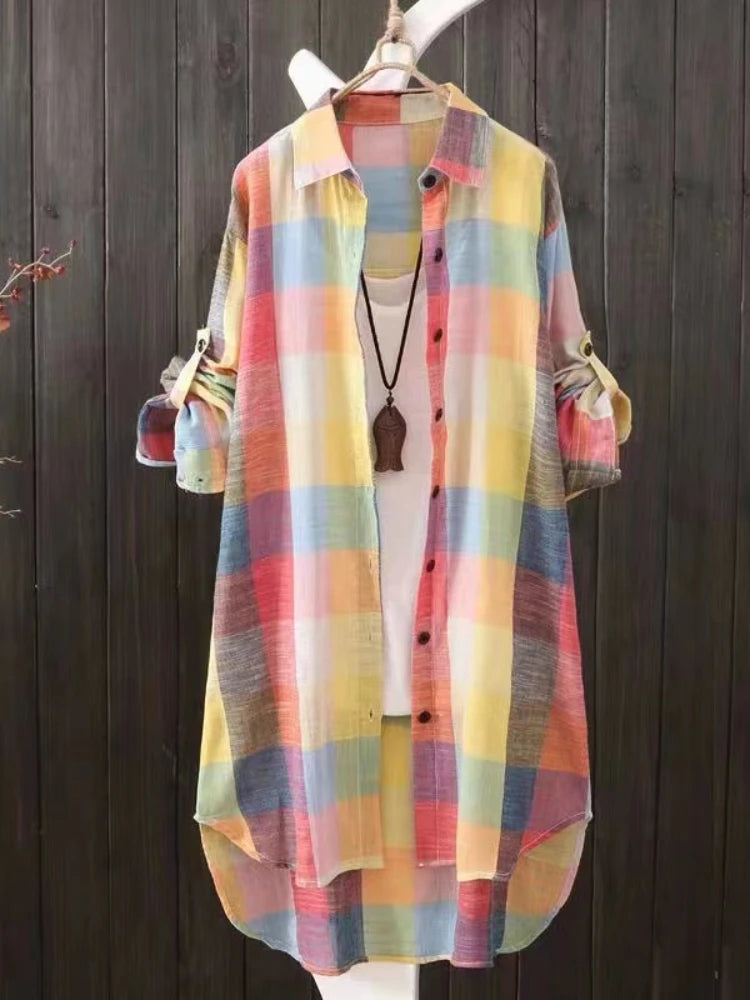 Camille – Le Charme du Carreau Revisité pour un Style Décontracté et Chic