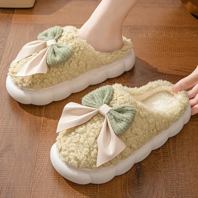 Chaussons fermés à nœud élégant — détail du nœud décoratif