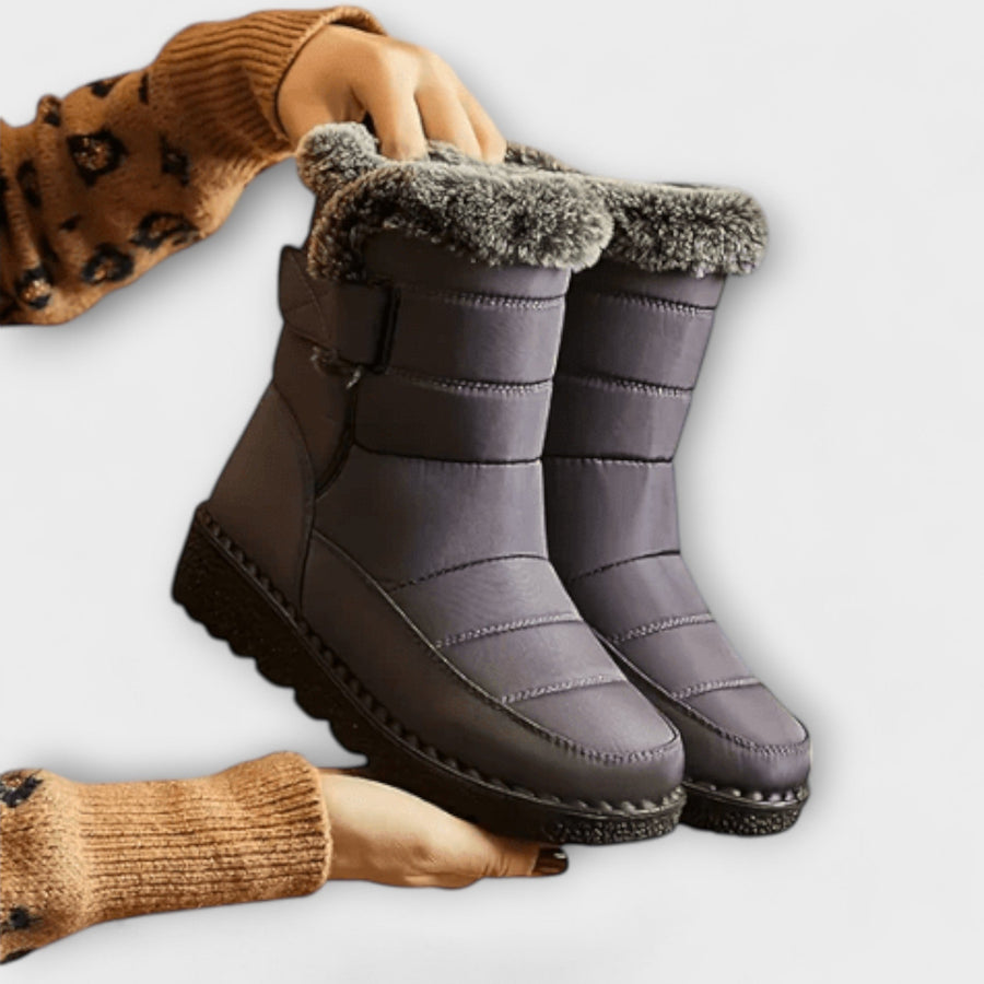 Botas Altas Impermeáveis com Sola Tratorada