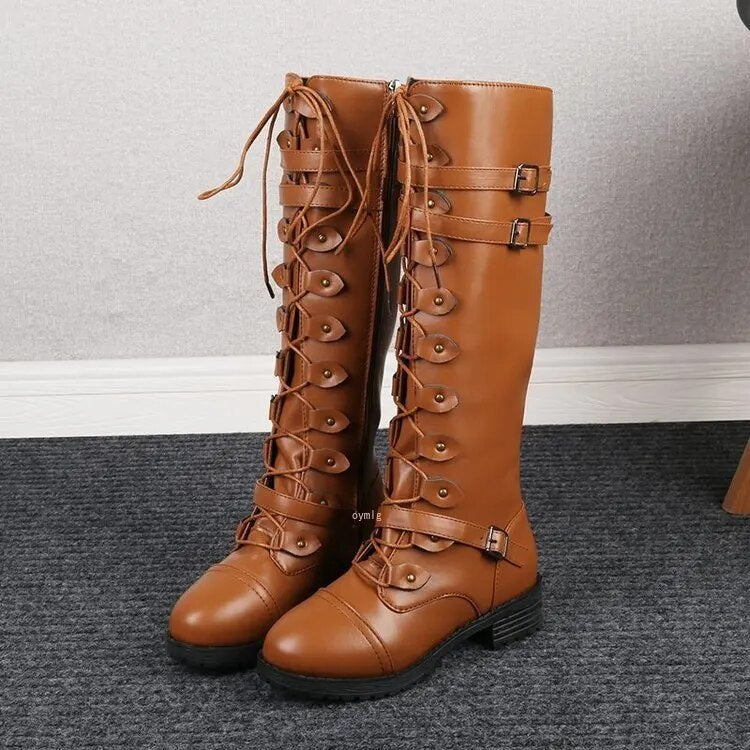 Botas com Atacadores, Fivela e Sola Tratorada