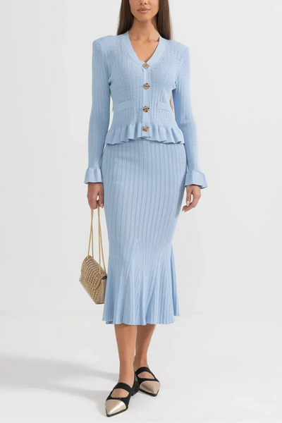 Prudence – Ensemble composé d'une robe midi en maille raffinée et d'un haut boutonné