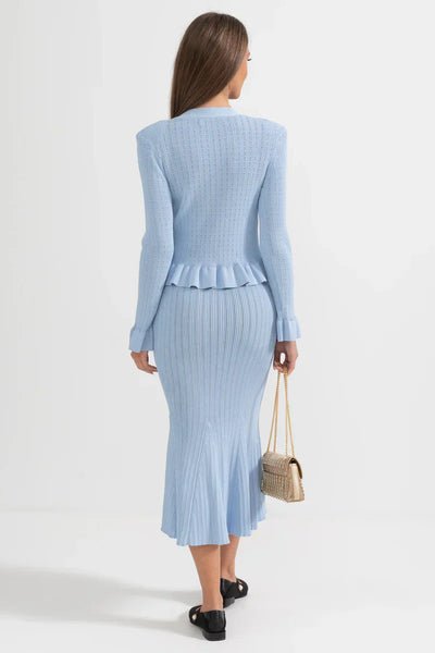 Prudence – Ensemble composé d'une robe midi en maille raffinée et d'un haut boutonné