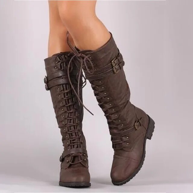 Botas com Atacadores, Fivela e Sola Tratorada