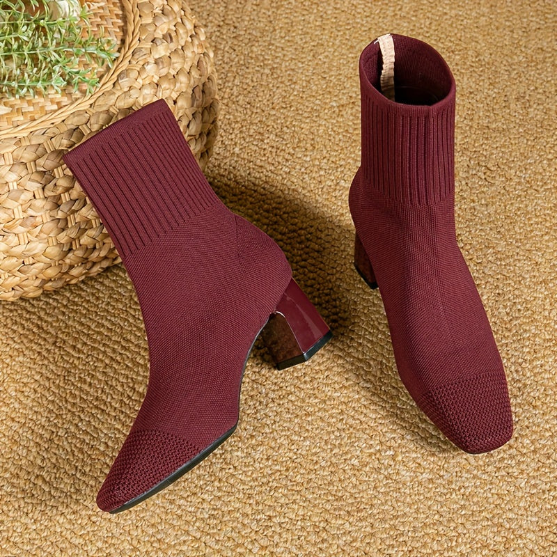 Botins de Cano Flexível e Salto em Bloco