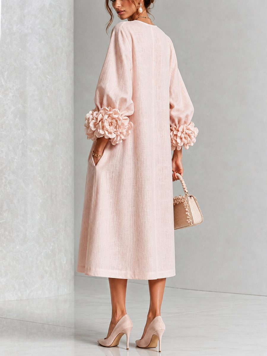Robe Fleurine — détail des manches bouffantes et fleur brodée