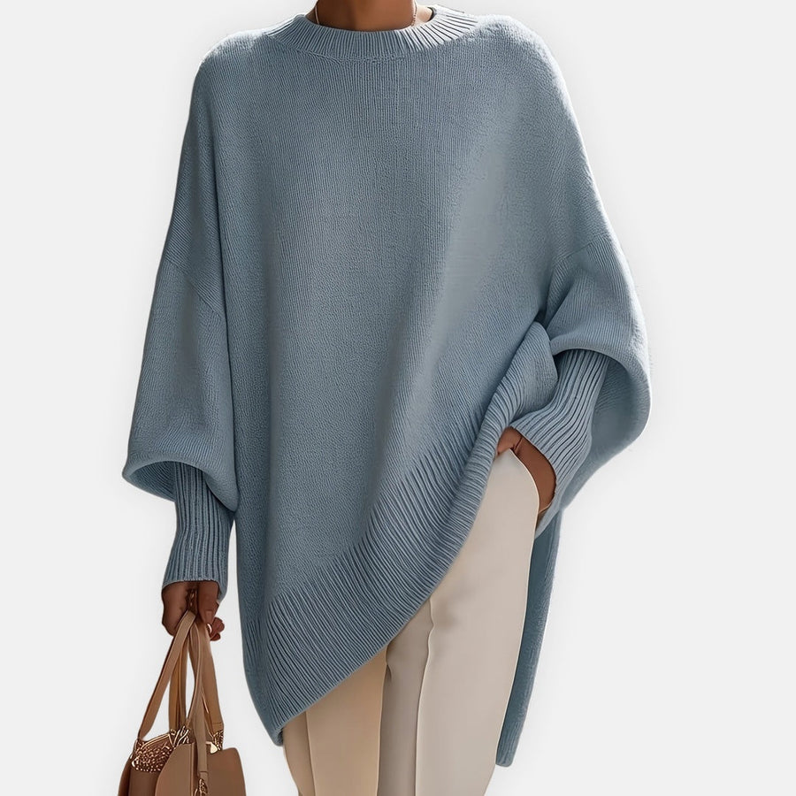Pull Adrienne bleu — vue de face, manches amples et ourlet asymétrique