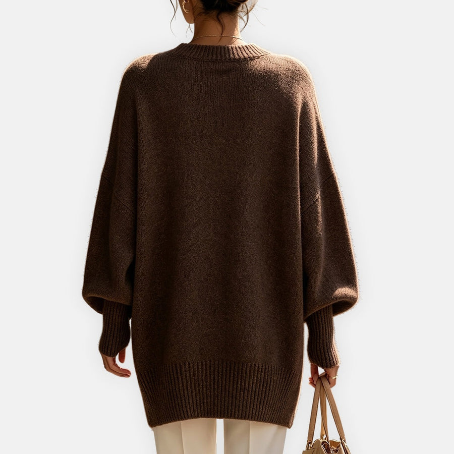 Pull Adrienne marron — vue de dos, drapé fluide et ourlet asymétrique