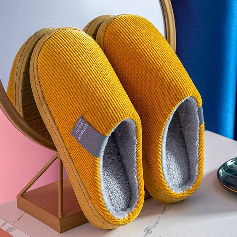 Chaussons Fermés Douillets — détail de la tige basse