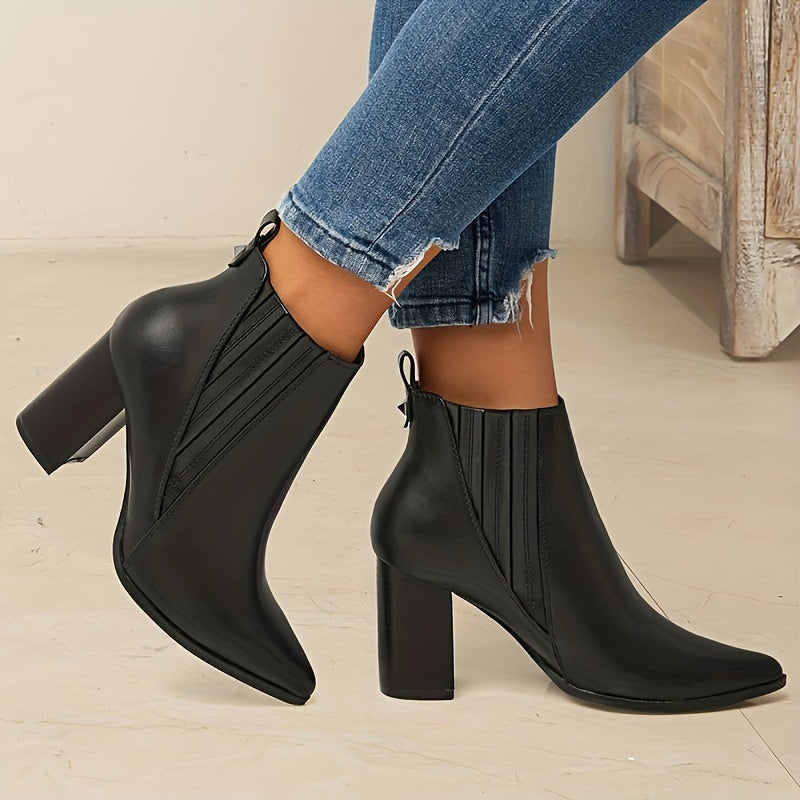 Botins de Bico Pontiagudo e Salto Bloco