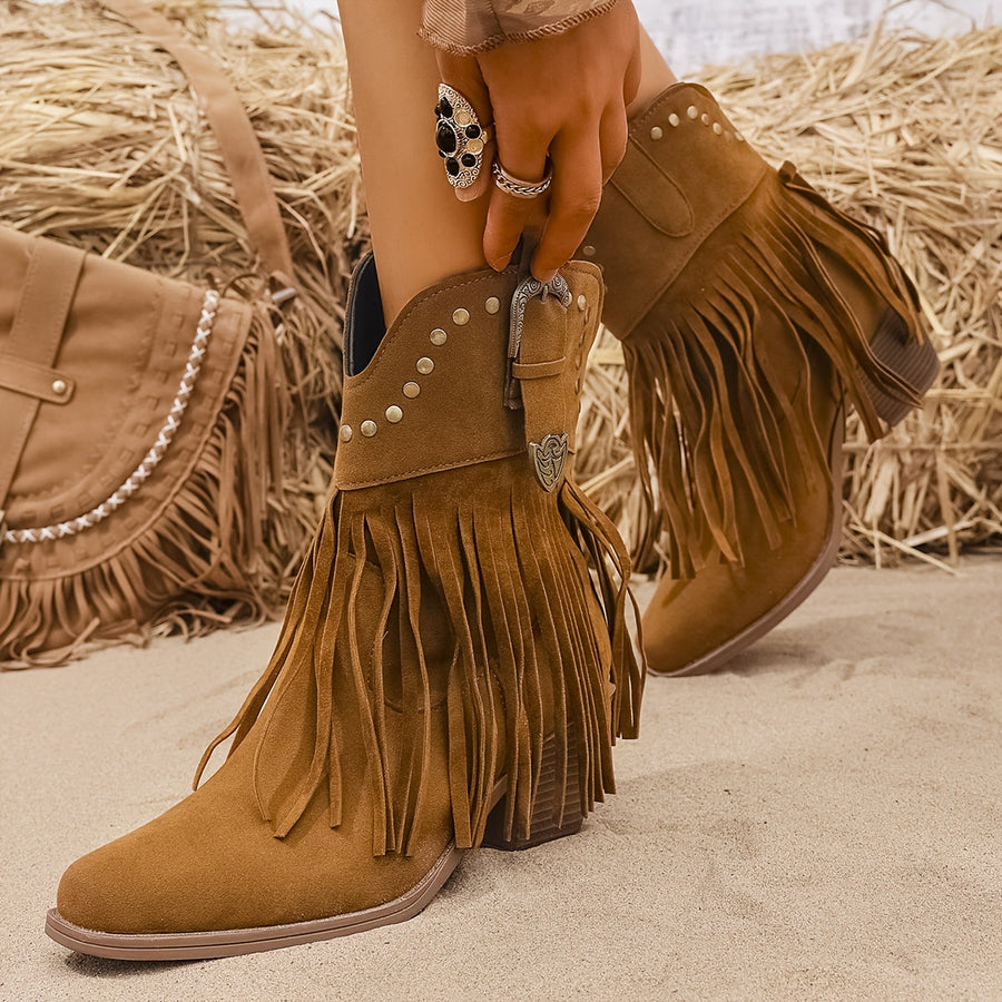 Botas com Franjas e Salto Quadrado