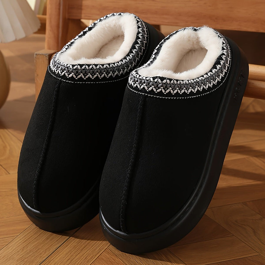 Pantoufles fermées — détail de la forme souple et accueillante