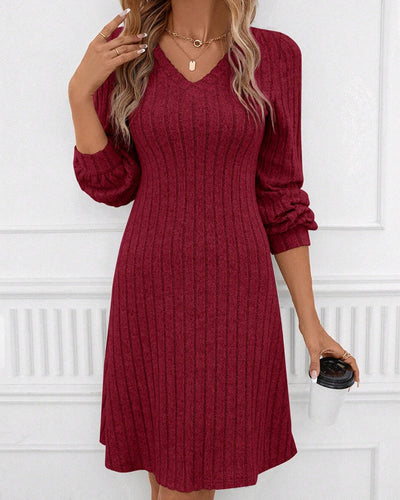 Robe unie en côtes avec encolure en V