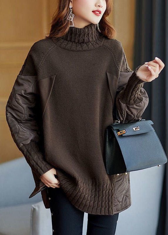 Pull col montant — vue de profil, coupe ample