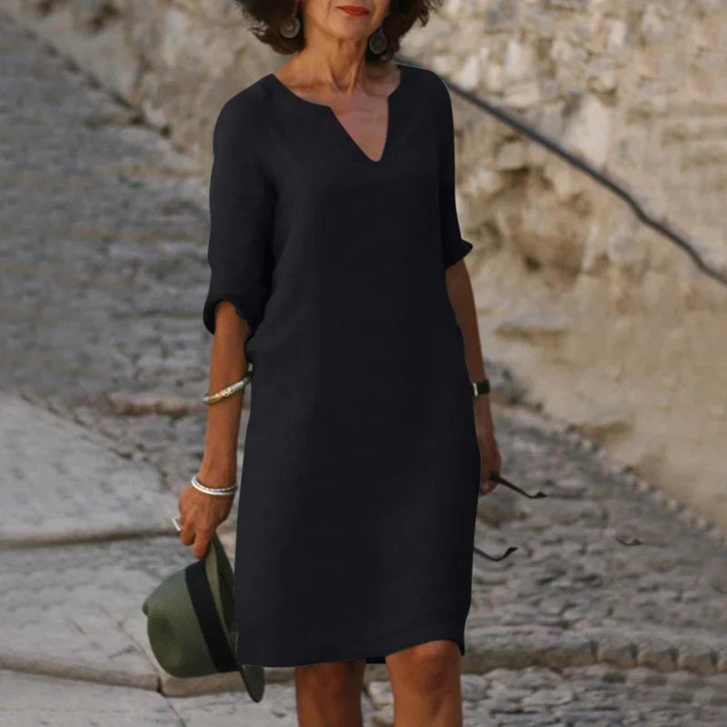 Robe Adele col V — vue de face en buste
