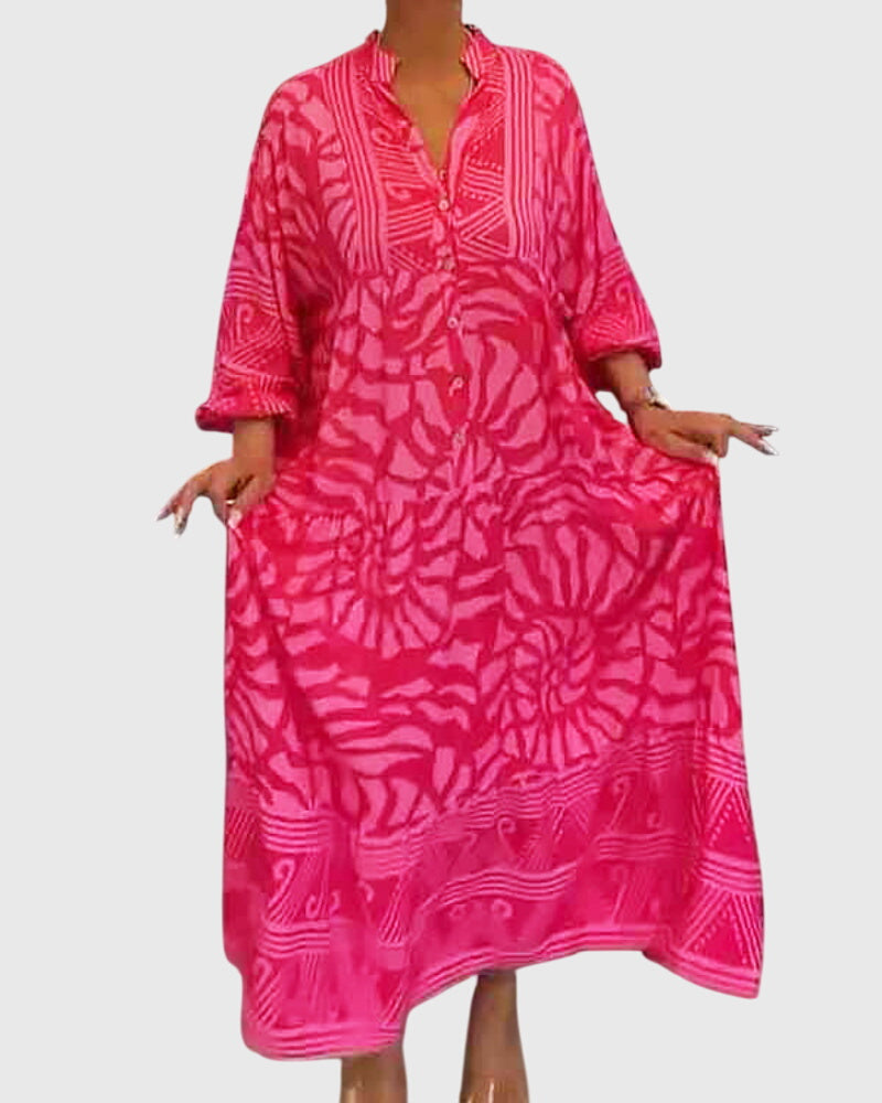 Robe longue imprimé — détail de l'encolure en V