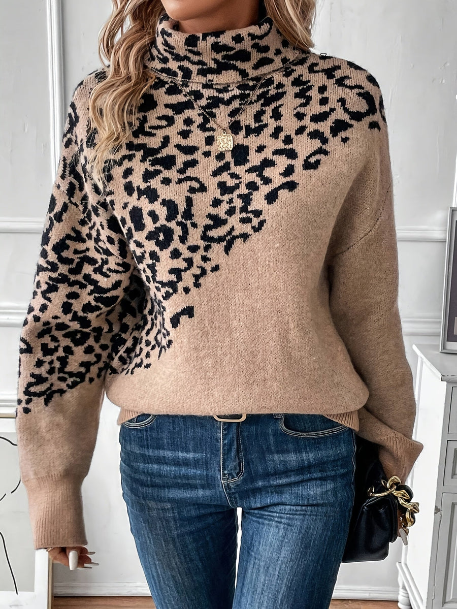 Pull col montant motif léopard — détail manches tombantes