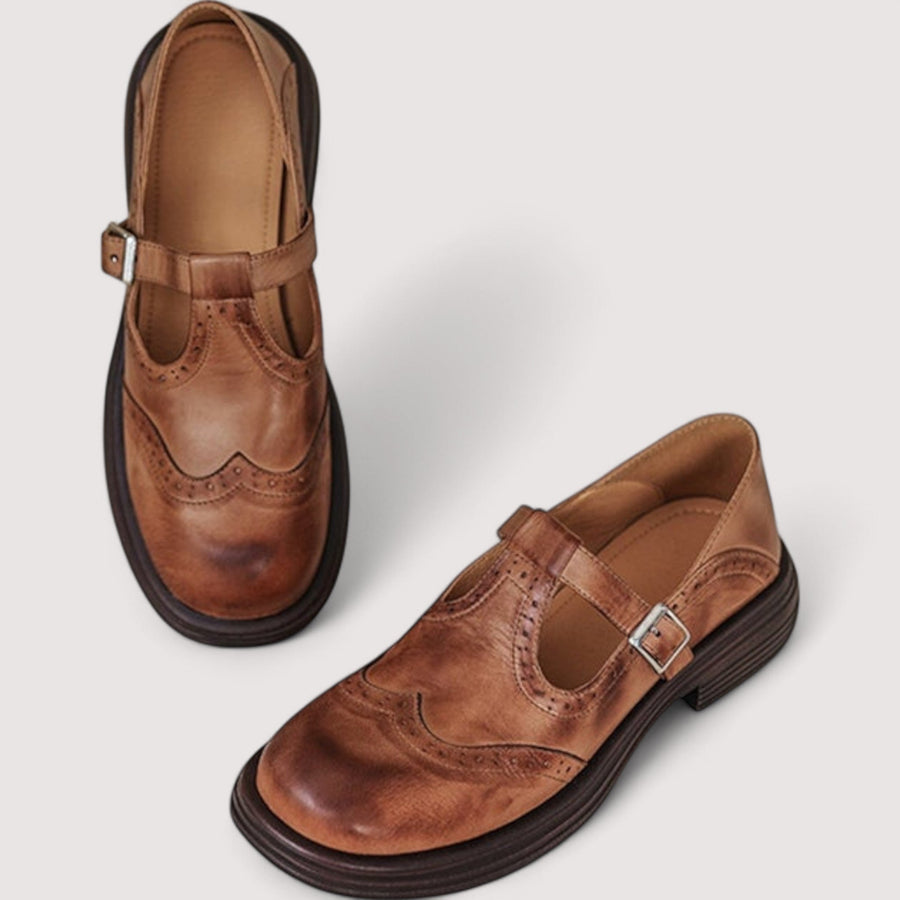 Mocassins com Tira Ajustável e Biqueira Redonda