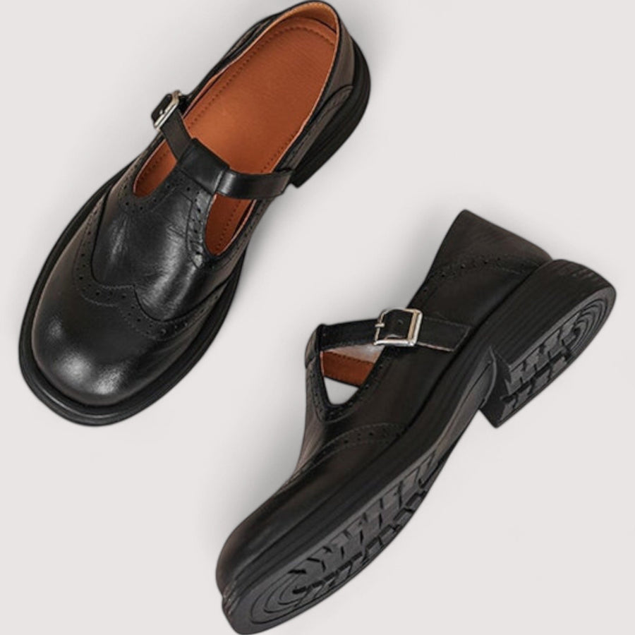 Mocassins com Tira Ajustável e Biqueira Redonda