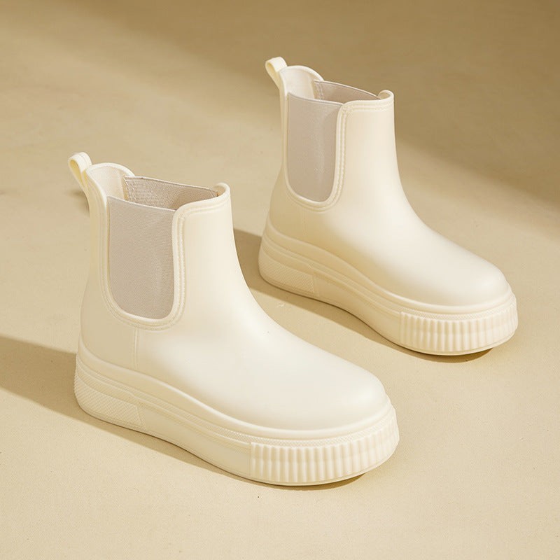 Botins Chelsea com Salto Bloco e Sola Tratorada