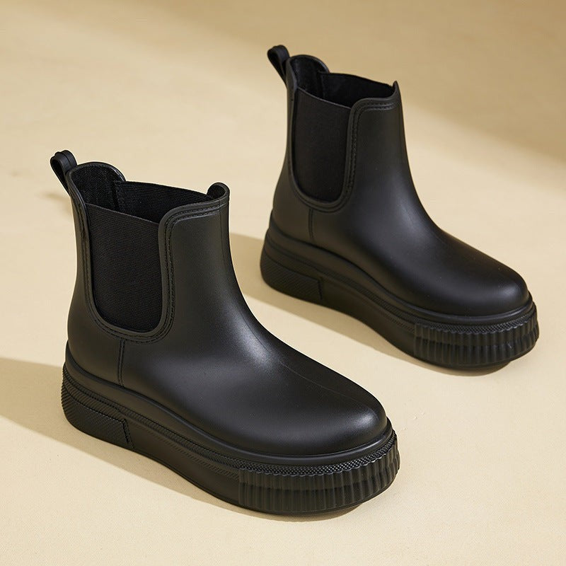 Botins Chelsea com Salto Bloco e Sola Tratorada