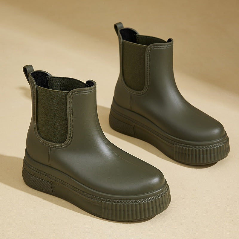 Botins Chelsea com Salto Bloco e Sola Tratorada