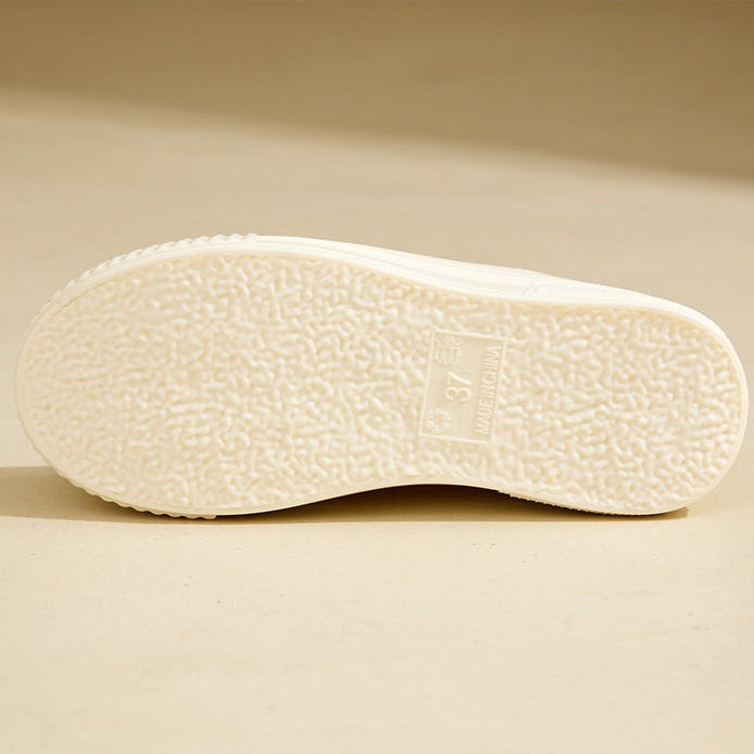 Botins Chelsea com Salto Bloco e Sola Tratorada