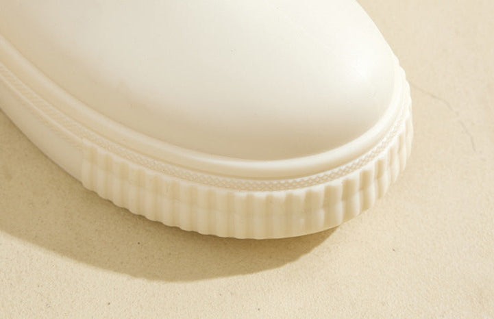Botins Chelsea com Salto Bloco e Sola Tratorada