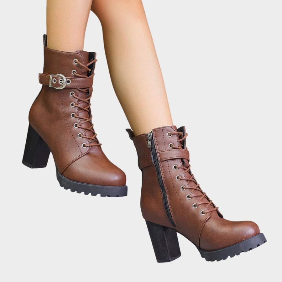 Botas militares com atacadores e fivela lateral