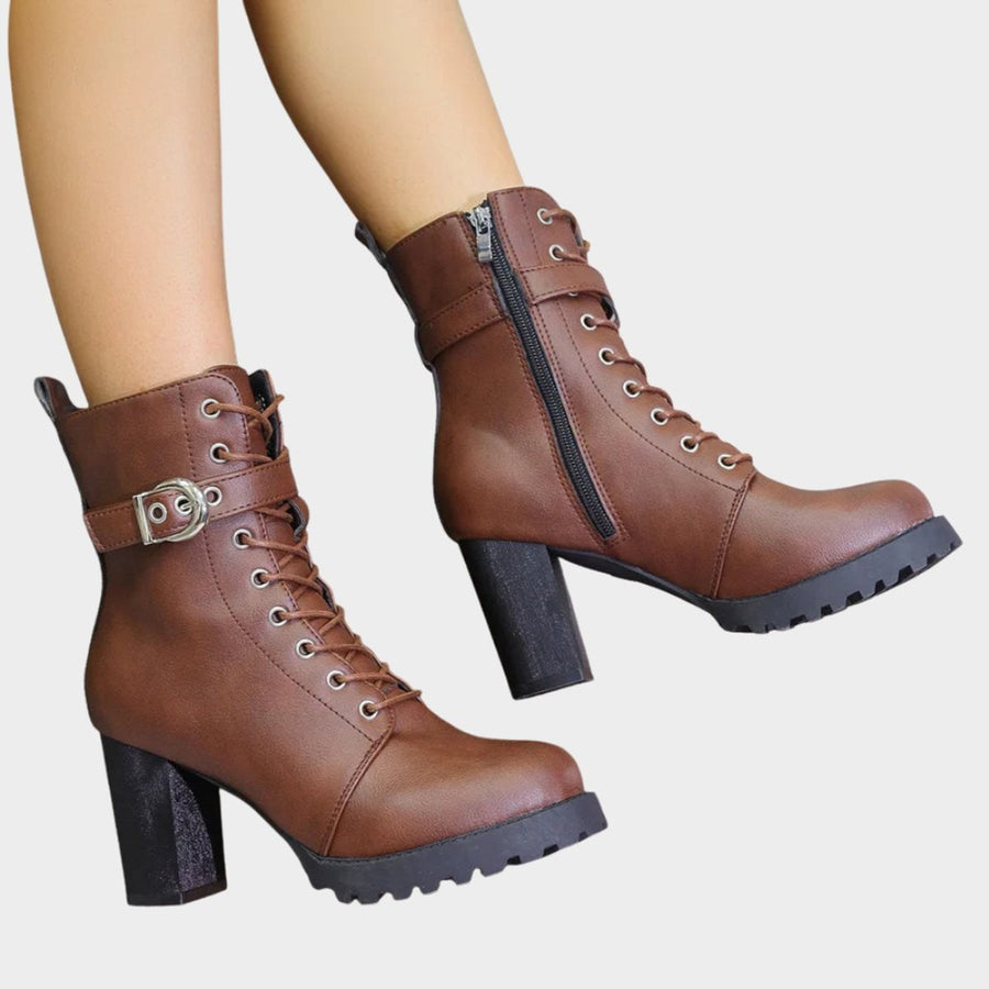 Botas militares com atacadores e fivela lateral