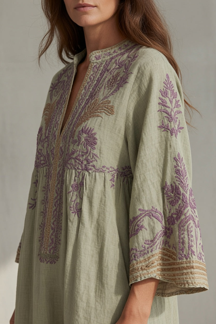 Robe Fluide Natalie — détail des broderies artisanales sur la poitrine
