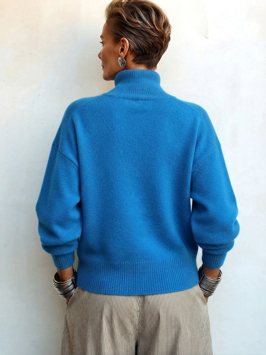 Pull Col Montant Asymétrique Boutons Dorés