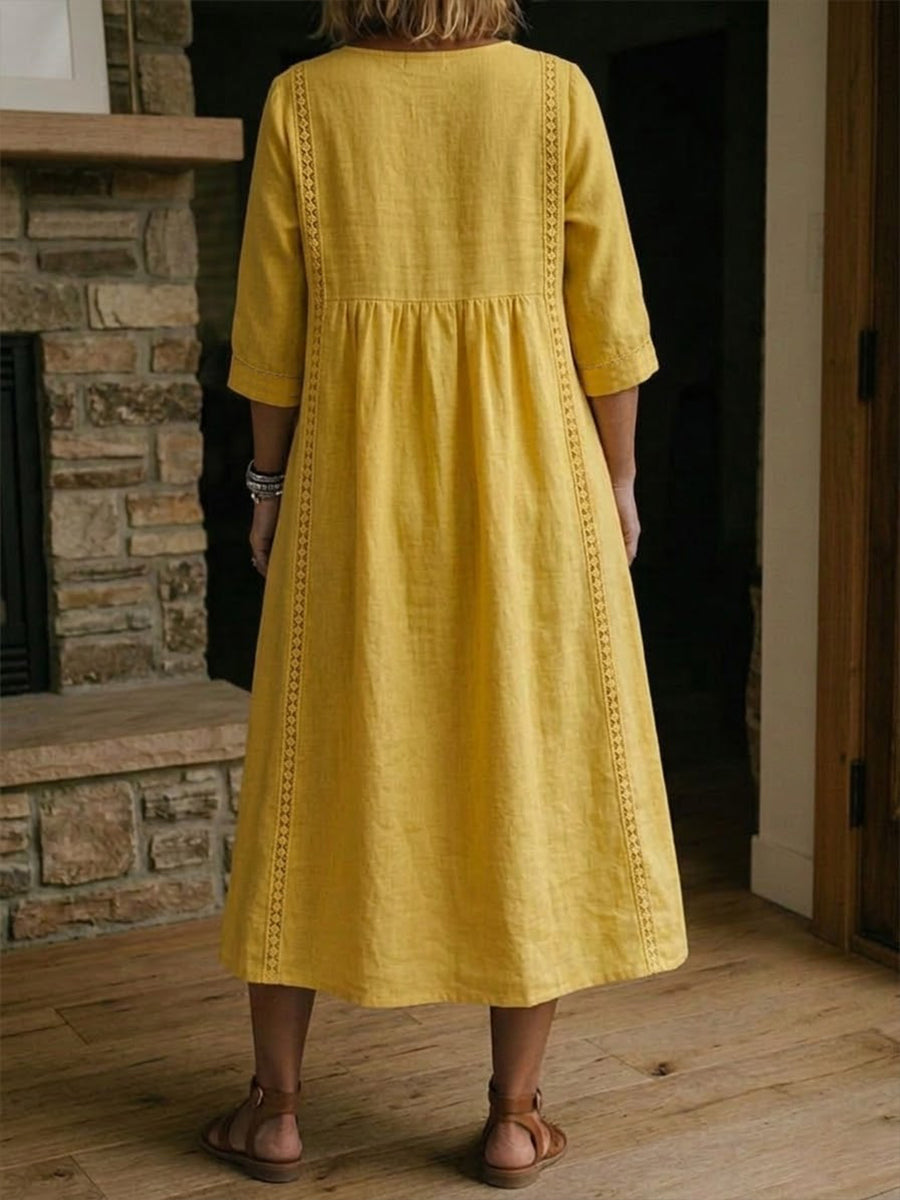 Robe ample décontractée — détail de l'encolure en V