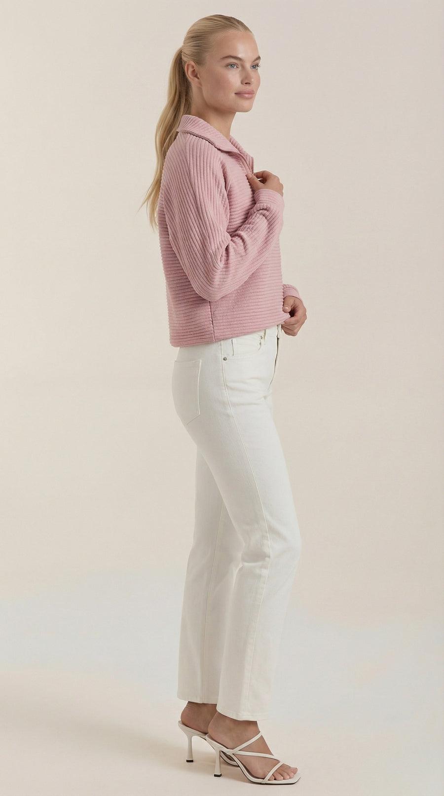 Pull col montant fermeture partielle oversize — détail de la fermeture partielle