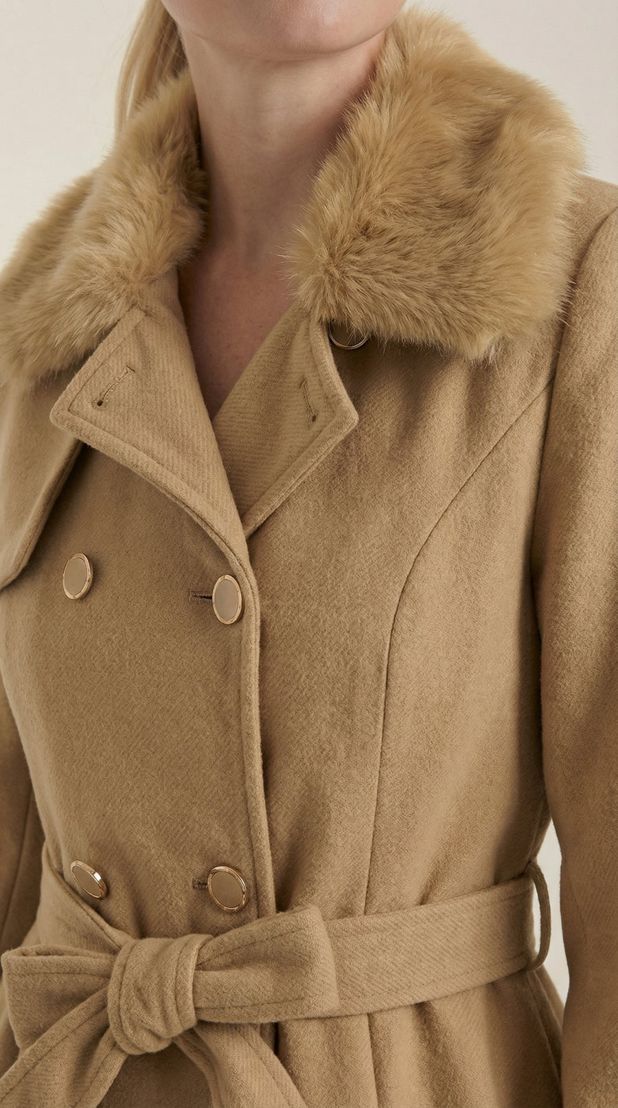 Manteau Mi-long Cintré à Ceinture et Col Fourrure