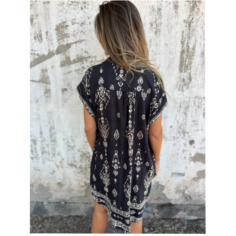 Robe Évasée Imprimée — détail des poches et de la ligne de coupe