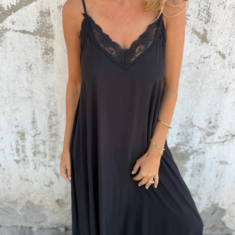 Robe Maxi Dentelle — détail des bretelles et finition raffinée
