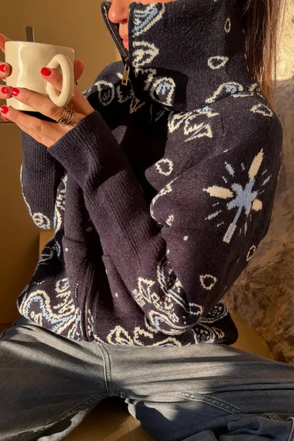 Pull col montant jacquard — vue portée de face