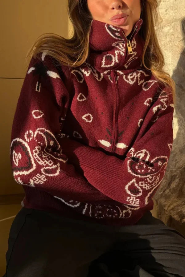 Pull col montant jacquard — vue portée de profil