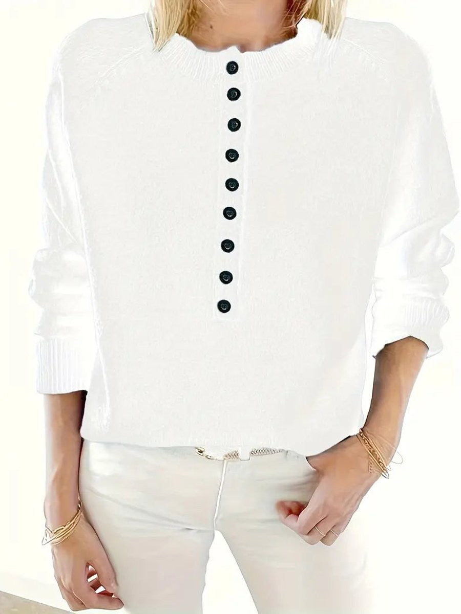 Sweat col Henley boutons partiels — porté en tenue décontractée